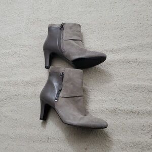 BANDOLINO Gray Suede/Leather Ankle Booties with Side Zip